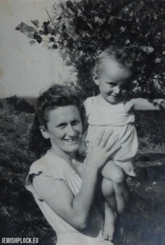 A friend of the Fuks family - Estera Fabian with her son Pawełek, Płock, 1948